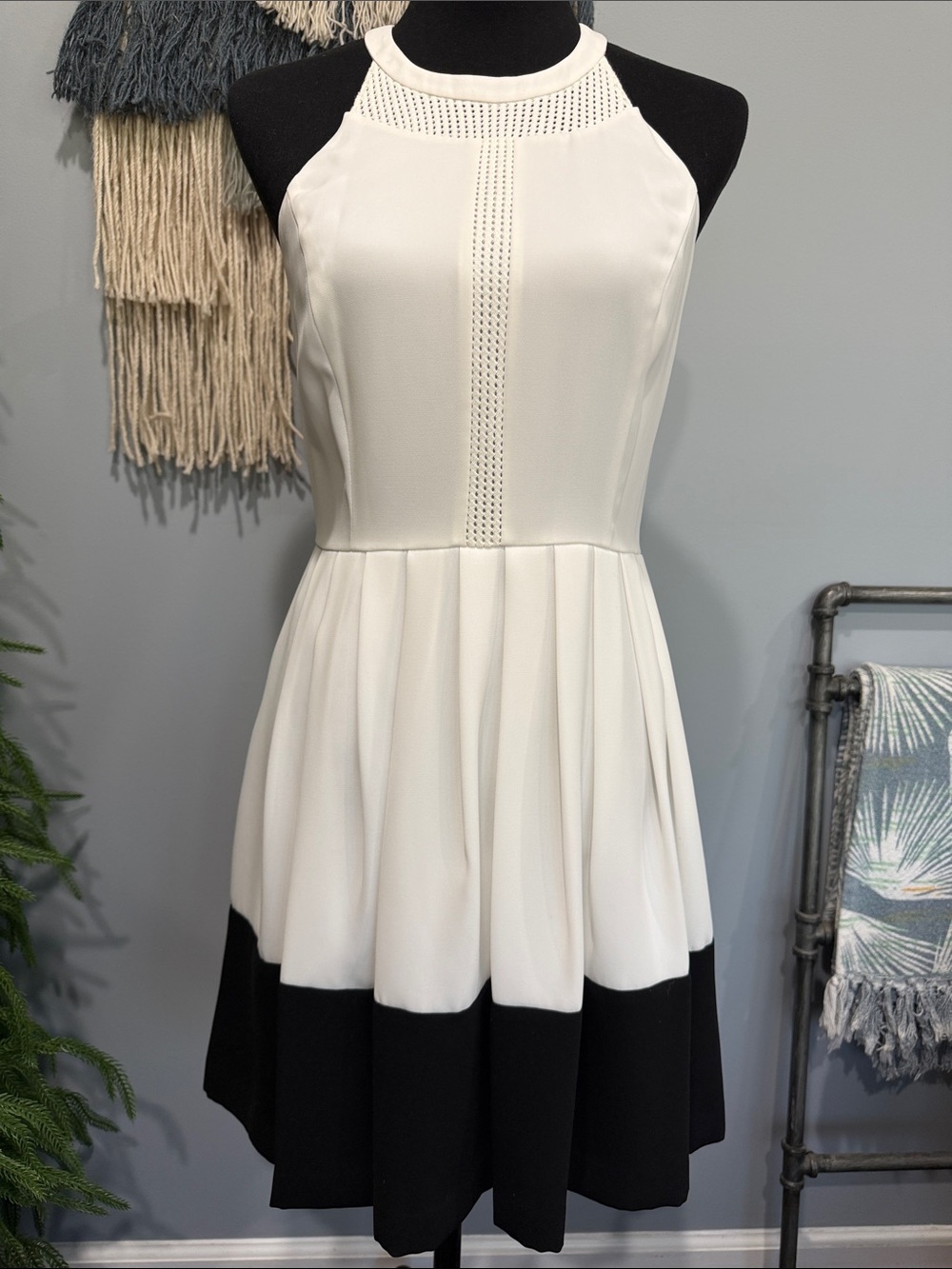 Ali Ro Size 2 Colorblock Fit & Flare Cocktail Dress White Black Halter Back Mesh